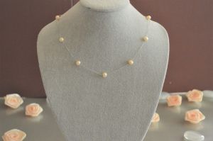 Колие от сребро и естесвени речни перли в цвят праскова