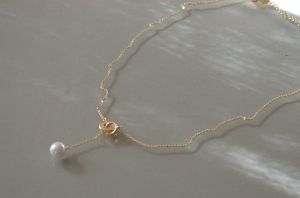 Колие от сребро и естествена бяла перла тип Майорка